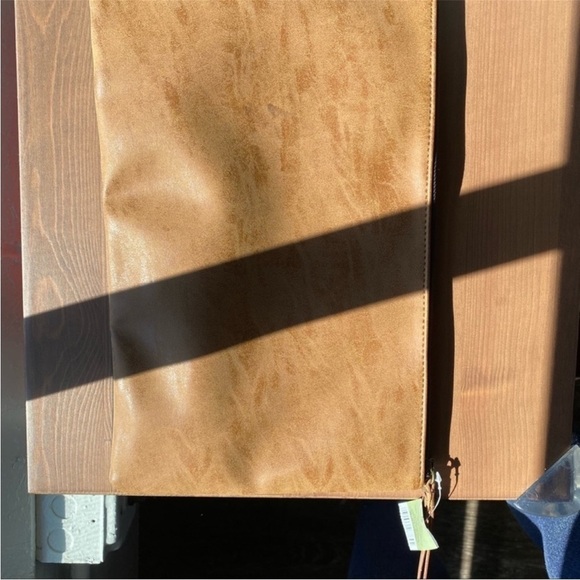 GoodFellow faux leather pouch bag.NWT - Picture 6 of 7